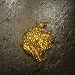 Vintage Gold Tone Leaves Brooch Signed Napier